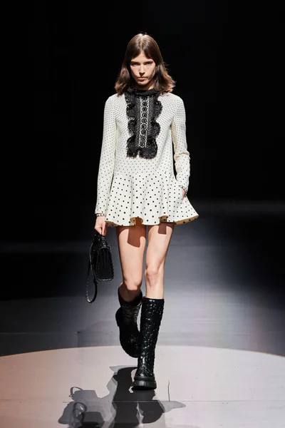 Look 8